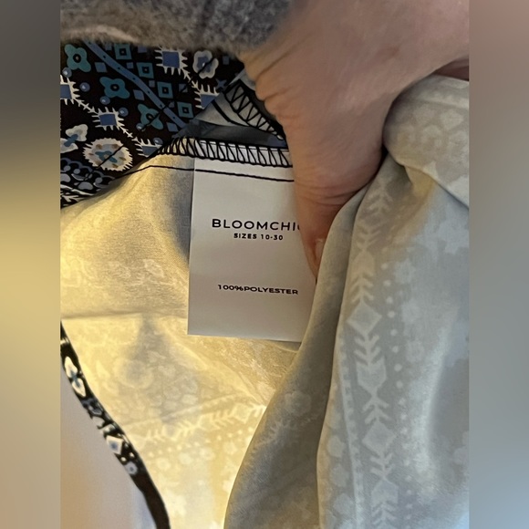 BloomChic Multicolored Bohemian Dress. Flutter Sleeves, deep pockets, Vneck. - Picture 5 of 5